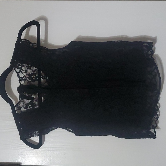 Divided Black Lace Blouse - Picture 2 of 9